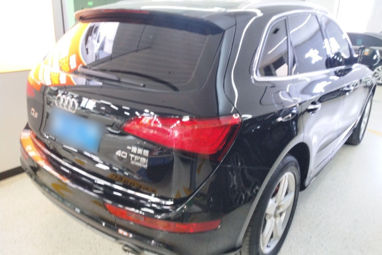 奥迪Q5 2018款 典藏版 40 TFSI 进取型车身外观7