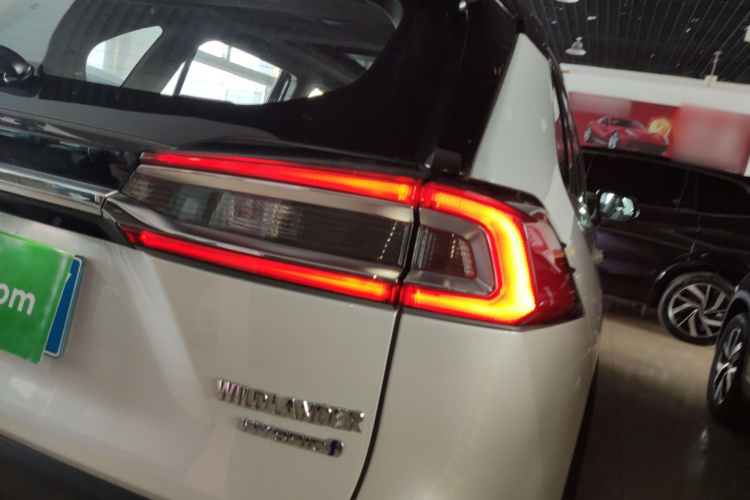 丰田 威兰达 2023款 双擎 2.5L E-CVT四驱尊贵版车身外观9