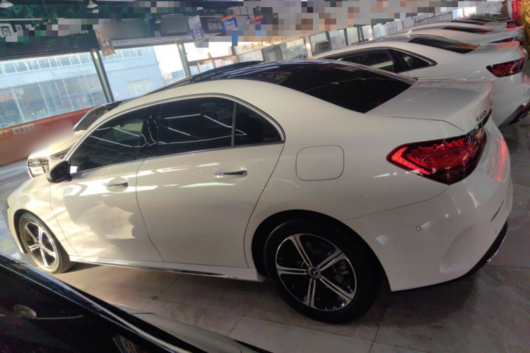 奔驰A级 2024款 改款 A 200 L 时尚型车身外观4