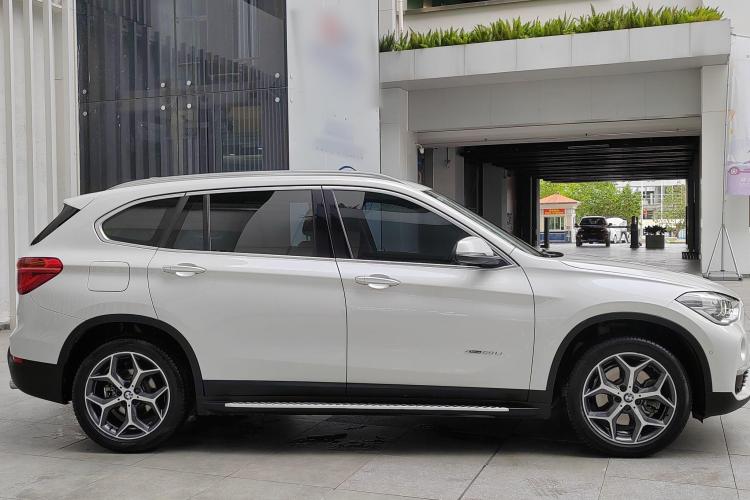 宝马X1 2018款 xDrive20Li 豪华型车身外观6001