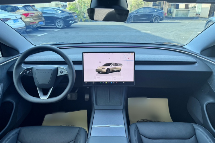 特斯拉 Model 3 2023款 长续航全轮驱动版中控内饰7003