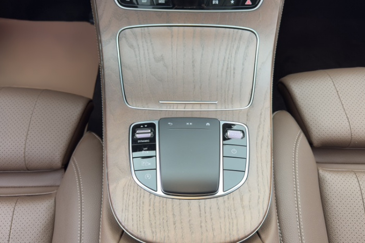 奔驰E级 2023款 E 260 L中控内饰7006