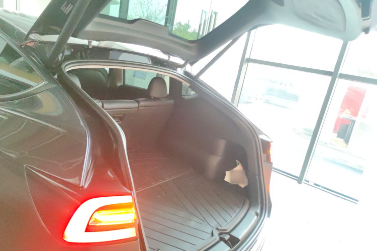 特斯拉 Model Y 2024款 长续航全轮驱动版局部细节23