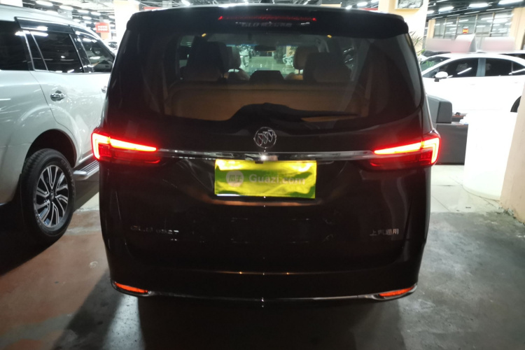 别克GL8 2021款 陆上公务舱 652T 豪华型车身外观6