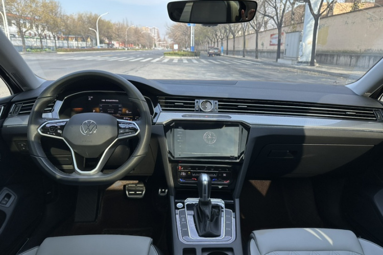 大众 迈腾 2023款 200万辆纪念版 330TSI DSG领先型中控内饰7003