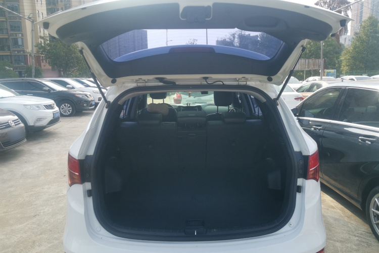 现代 胜达 2015款 2.4L 自动两驱智能型 5座机舱底盘23