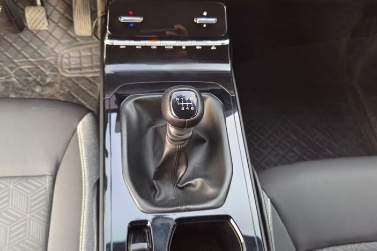 五菱汽车 五菱凯捷 2020款 1.5T 手动精英型中控内饰7003