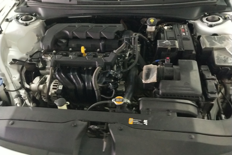 现代 伊兰特 2023款 1.5L CVT GLX精英版机舱底盘24