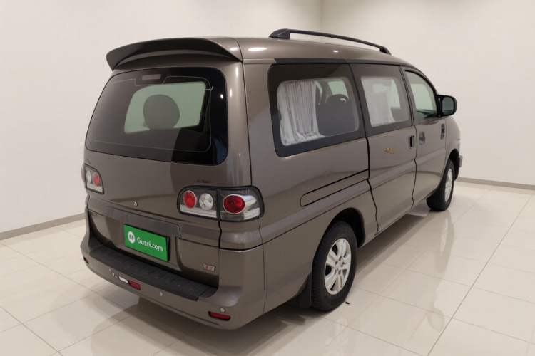 东风风行 菱智 2015款 M5 Q7 2.0L 9座长轴舒适型车身外观7