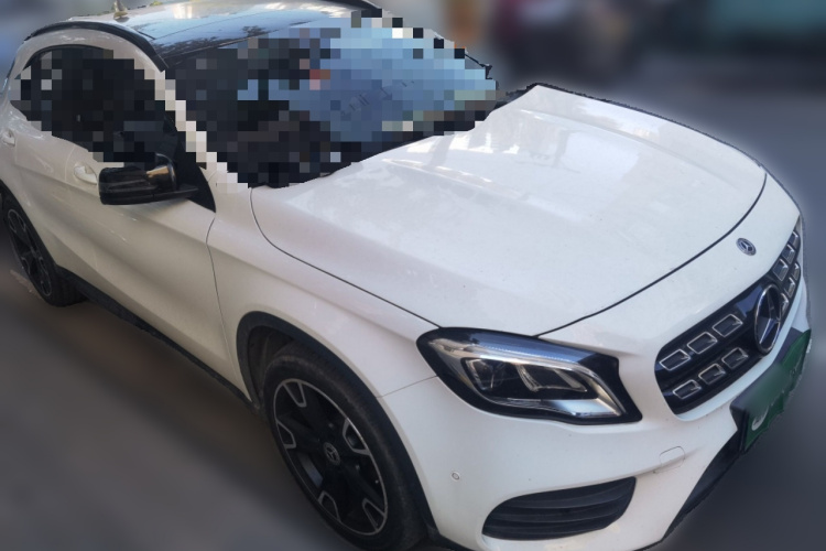 奔驰GLA 2018款 GLA 220 4MATIC 运动型车身外观6002