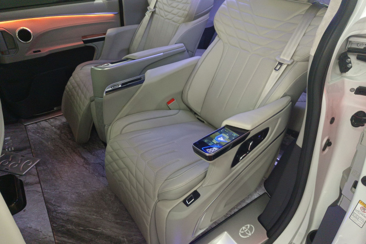 丰田 赛那SIENNA 2021款 2.5L混动 舒适版中控内饰21