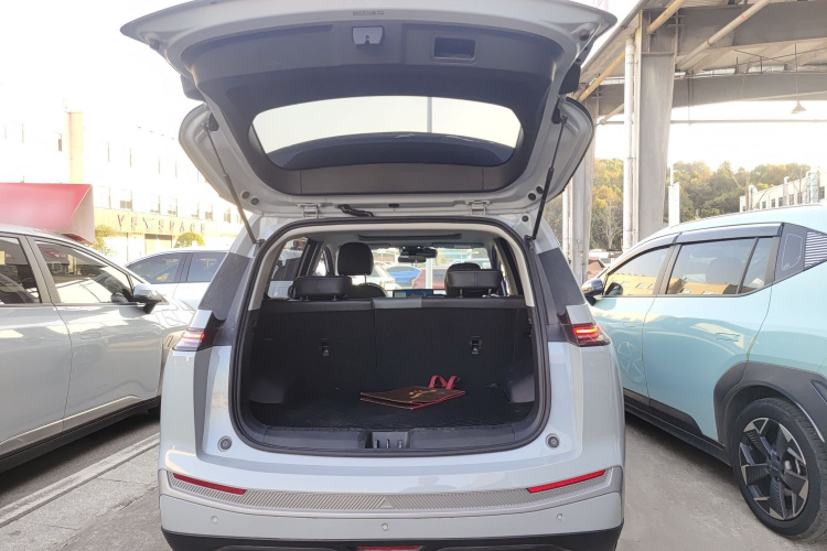 埃安 AION Y 2023款 Plus 510 智领版机舱底盘23