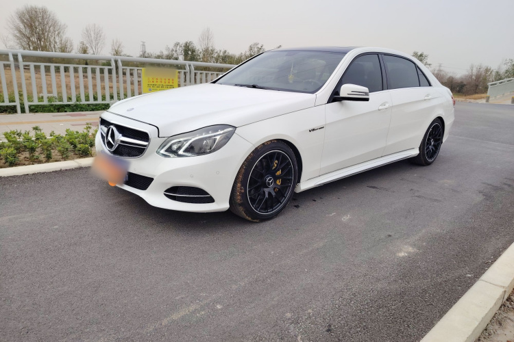 奔驰E级 2015款 改款 E 180 L 运动型车身外观1