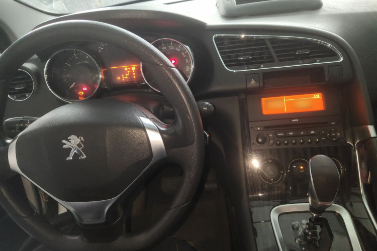 标致3008 2015款 2.0L 自动经典版中控内饰12