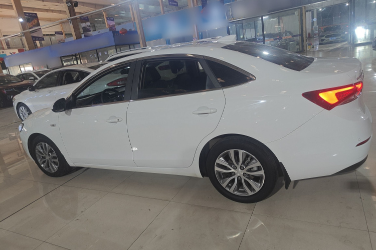 别克 英朗 2021款 1.3T 自动轻混动精英型车身外观4