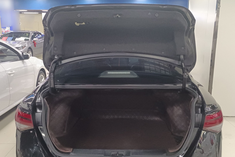 日产 轩逸 2020款 1.6L XL CVT悦享版机舱底盘23