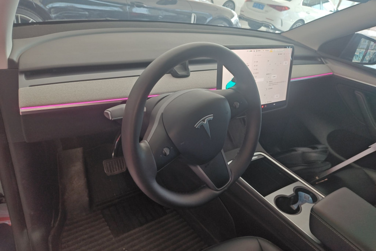 特斯拉 Model Y 2024款 后轮驱动版中控内饰12