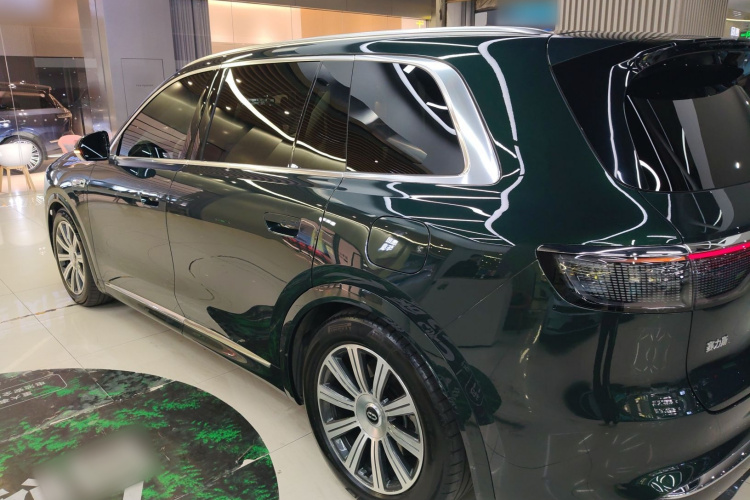 鸿蒙智行 问界M8 2025款 增程 Max+版 53.4kWh 5座版车身外观4