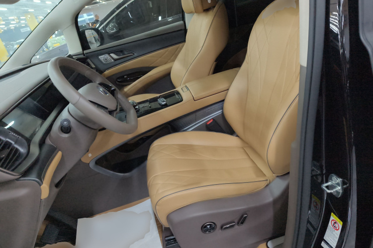 腾势D9 2022款 DM-i 970 四驱旗舰型中控内饰19