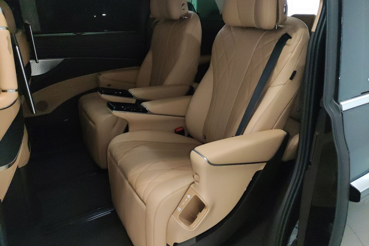 腾势D9 2025款 DM-i 智驾版 1020 四驱旗舰型中控内饰7004