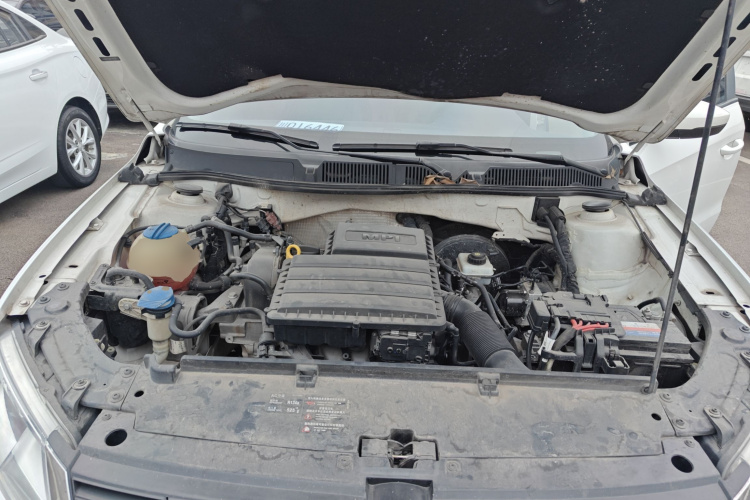 大众 朗逸 2013款 改款经典 1.6L 自动风尚版机舱底盘24