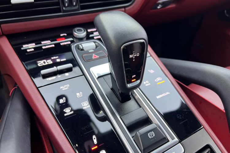 保时捷 Cayenne新能源 2020款 Cayenne E-Hybrid Coupé 2.0T中控内饰7004