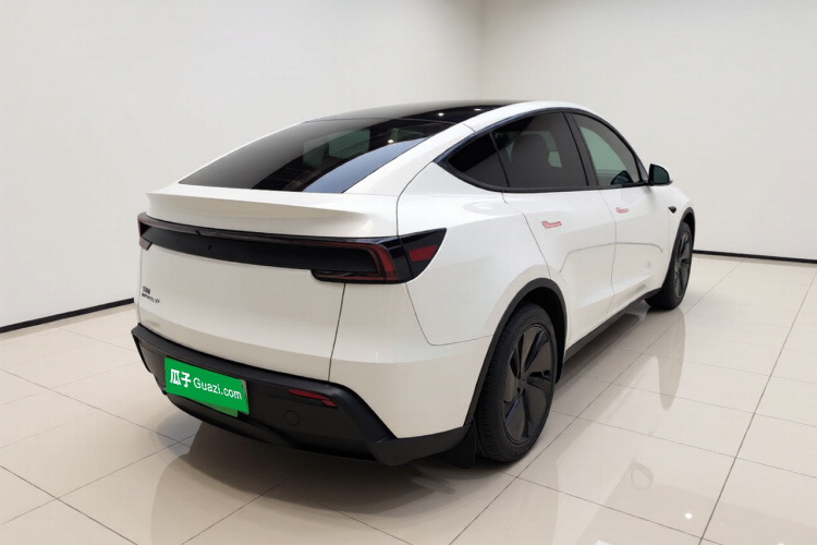 特斯拉 Model Y 2025款 后轮驱动版车身外观7