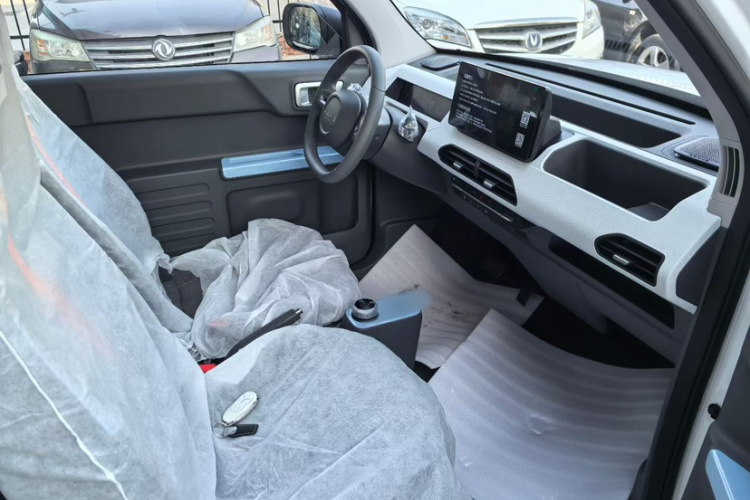 吉利银河 2024款 熊猫mini 200km 耐力熊中控内饰7001