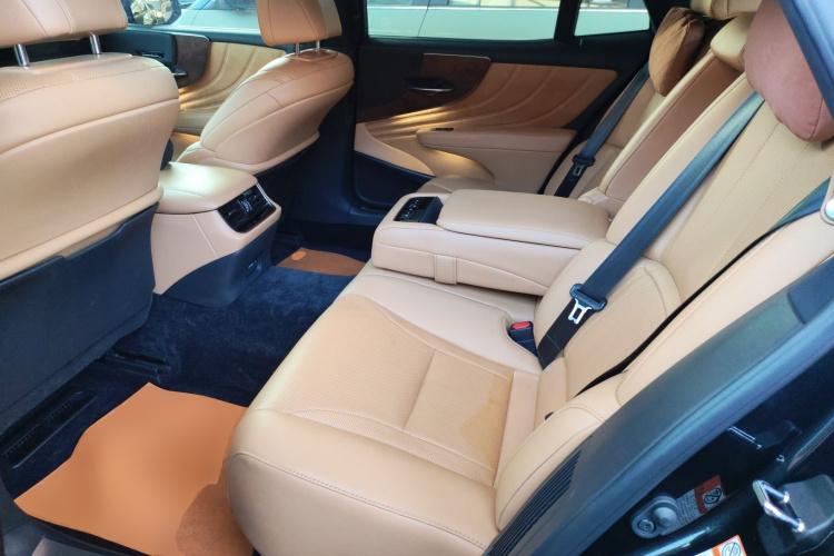 雷克萨斯LS 2021款 500h 卓越版中控内饰7004