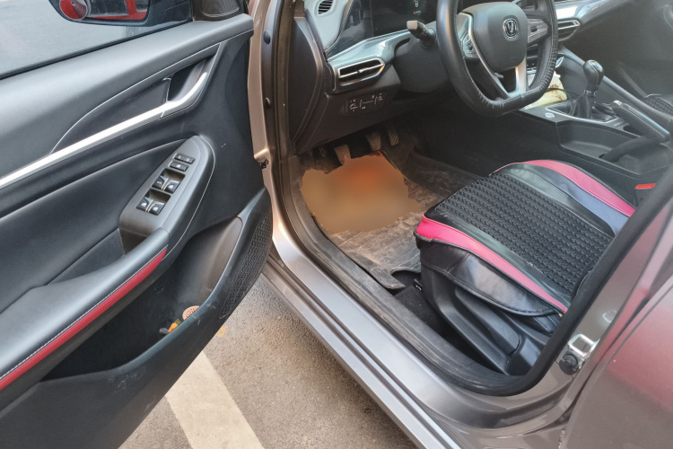 长安 逸动 2020款 PLUS 1.6L GDI 手动豪华型中控内饰20