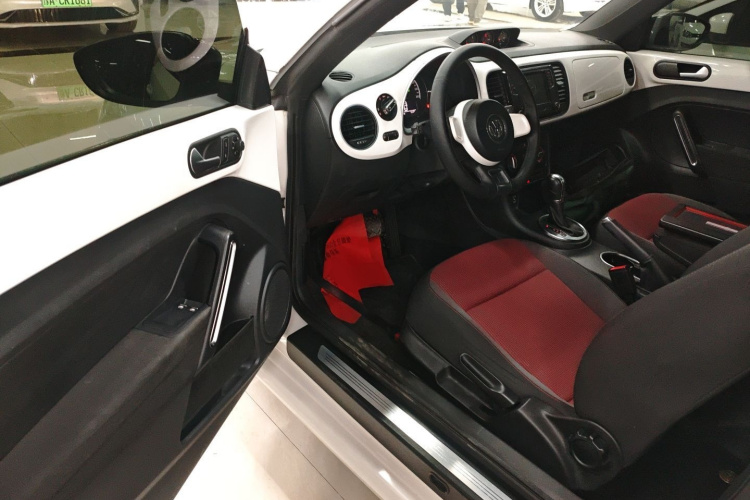 大众 甲壳虫 2014款 1.4TSI 时尚型中控内饰20