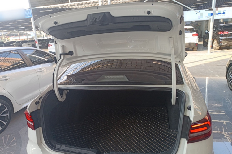 大众 朗逸 2021款 1.5L 自动舒适版机舱底盘23