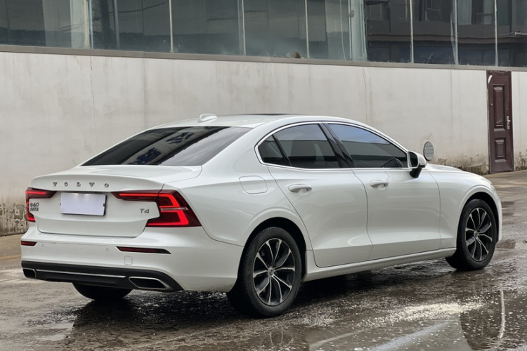 沃尔沃S60 2021款 T4 智逸豪华版车身外观6005