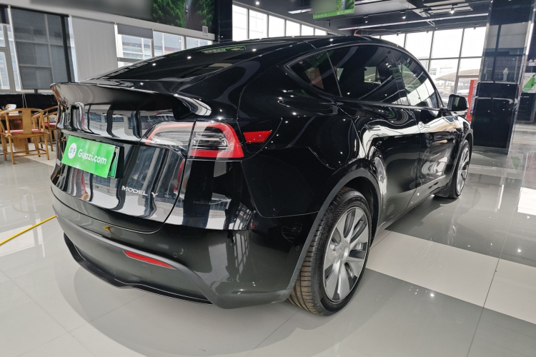 特斯拉 Model Y 2022款 后轮驱动版车身外观7