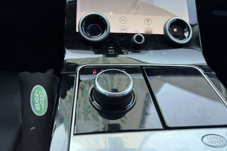 路虎 揽胜星脉 2017款 P250 S中控内饰7004