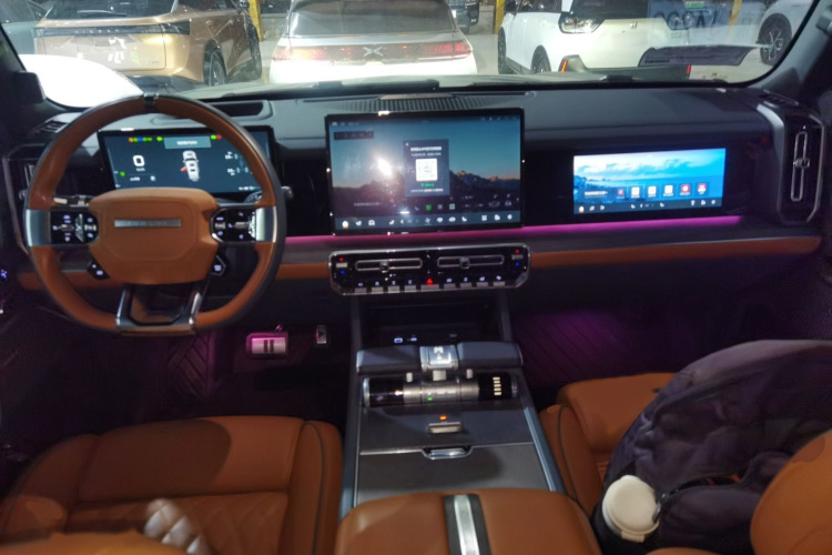 猛士917 2023款 纯电基础版中控内饰7002