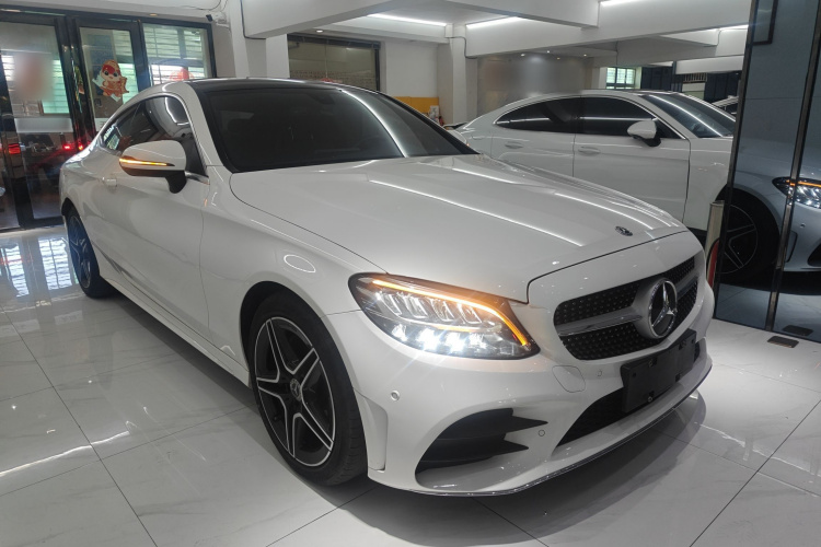 奔驰C级(进口) 2020款 C 260 轿跑车车身外观3