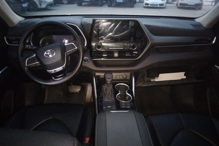 丰田 汉兰达 2023款 2.5L智能电混双擎四驱精英版 7座中控内饰12