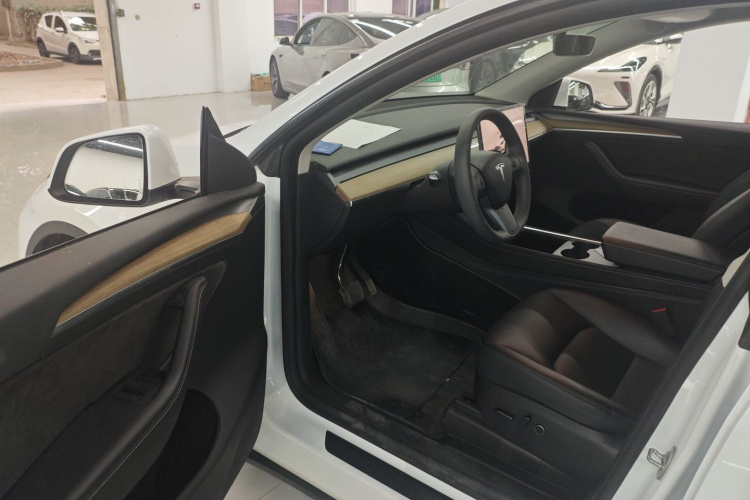 特斯拉 Model Y 2022款 改款 后轮驱动版中控内饰20