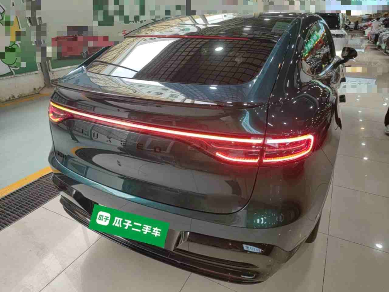 车辆右后45度外观展示