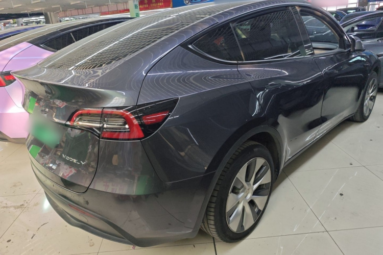 特斯拉 Model Y 2021款 长续航全轮驱动版车身外观7