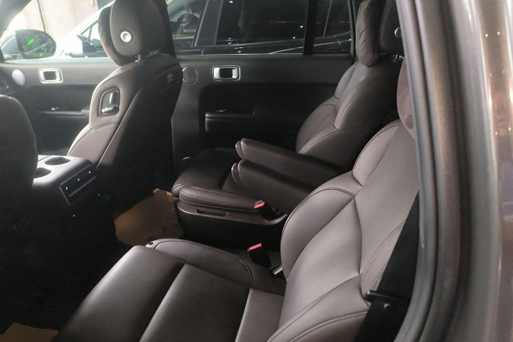 理想汽车 理想L9 2022款 Max中控内饰21