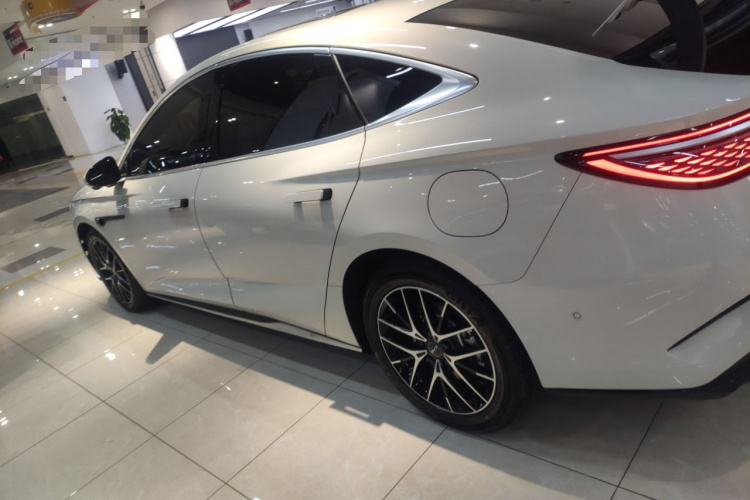 比亚迪 海豹07 DM-i 2025款 智驾版 DM-i 1.5L 125km 尊贵型车身外观4