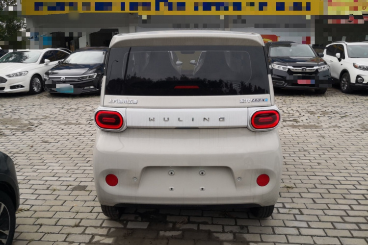 五菱汽车 宏光MINIEV 2024款 第三代 215km 青春版车身外观6