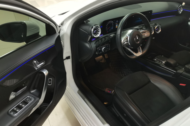 奔驰A级 2022款 改款三 A 200 L 运动轿车时尚型中控内饰20