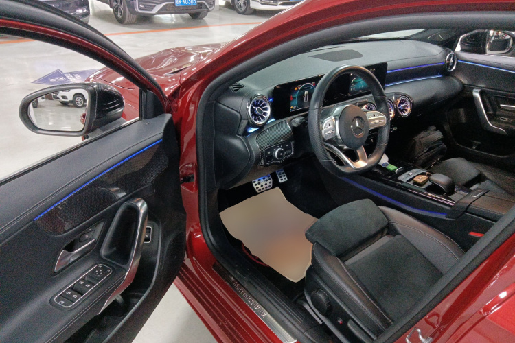 奔驰A级 2019款 改款 A 180 L 运动轿车中控内饰20