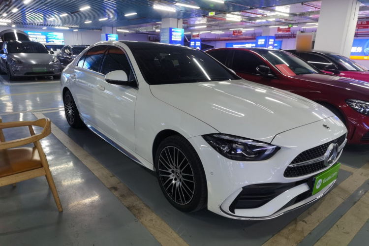 奔驰C级 2022款 C 260 L 运动版车身外观3