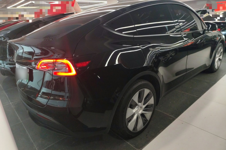 特斯拉 Model Y 2021款 标准续航后驱版车身外观7