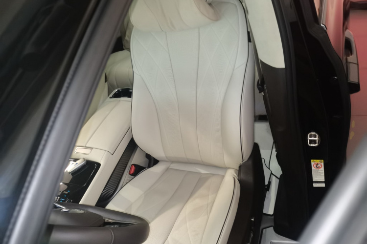 腾势D9 2024款 DM-i 980 四驱旗舰型中控内饰19