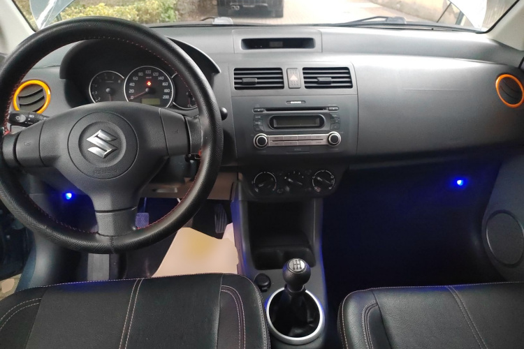 铃木 雨燕 2016款 1.5L 手动时尚型酷玩版中控内饰7002